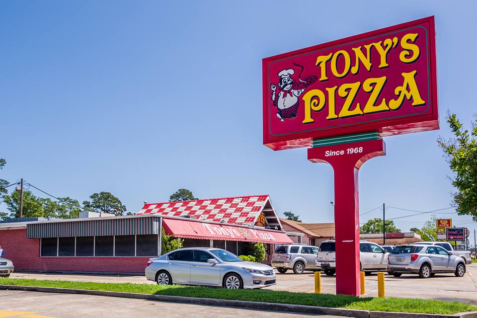 Tonys Pizza Is A Humble Little Restaurant Louisianans Are Obsessed With