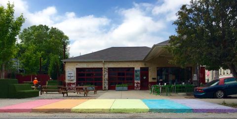 This Restaurant In Kentucky Used To Be A Garage And You'll Want To Visit