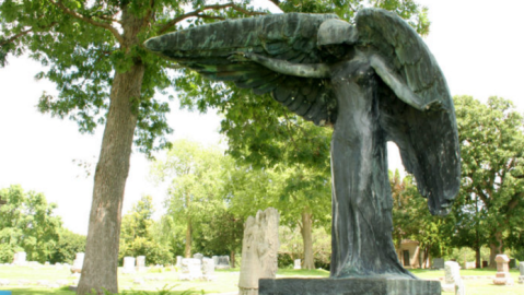 What's Hiding In This Iowa Cemetery Is Too Spooky For Words