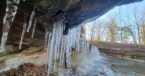 8 Gorgeous Frozen Waterfalls In Indiana That Must Be Seen To Be Believed