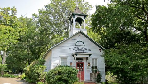 This Restaurant In Connecticut Used To Be A Schoolhouse And You'll Want To Visit