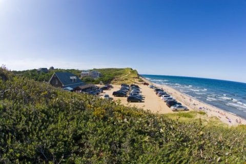 You Have To Try This Gorgeous Hidden Beach Restaurant In Massachusetts This Summer