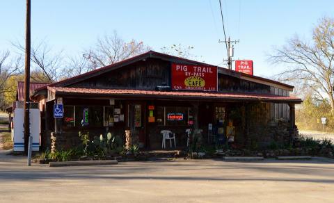 Everyone Goes Nuts For The Hamburgers At This Nostalgic Eatery In Arkansas