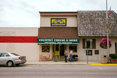 This Charming Amish Country Store In Illinois Is Worth A Small Road Trip