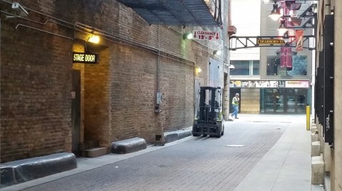 The History Behind Illinois' Alley Of Death Is Absolutely Heartbreaking
