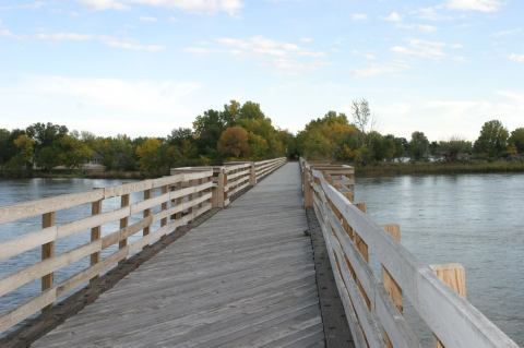 The Beautiful Bridge Hike In Nebraska That Will Completely Mesmerize You