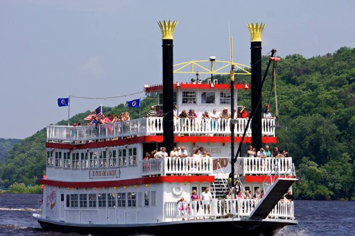 Spend A Perfect Day On This Old-Fashioned Paddle Boat Cruise In Minnesota