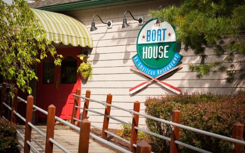 You'll Love Everything About This Boathouse Restaurant In Pennsylvania That's Right On The Water