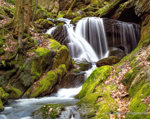 The Ultimate Bucket List For Anyone In Connecticut Who Loves Waterfall Hikes