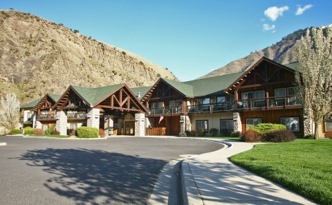 This Idaho Lodge Is Hiding At The Bottom Of A Canyon And The Views Are Spectacular