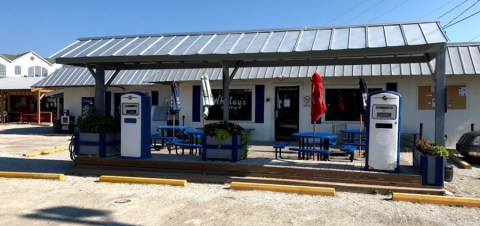 There's No Other Seafood Bar In South Carolina Quite Like This Hidden Gem