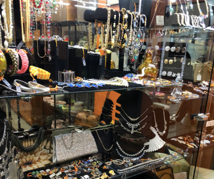 Antique Specialty Mall Has 18,000 Square Feet Of Antiques