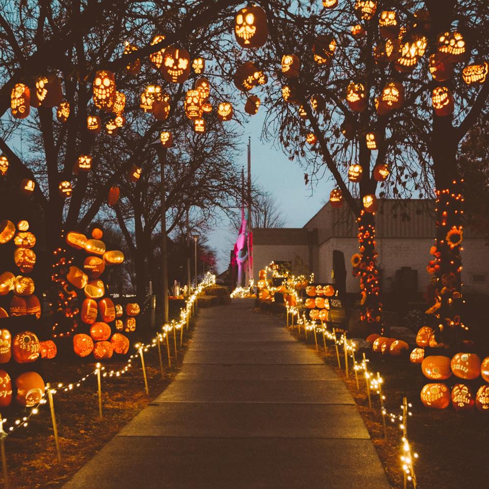 Pumpkin Nights Is A Village Of 3,000 Glowing Pumpkins In Texas
