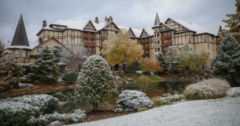 Stay In A Santa-Themed Hotel Room In Tennessee This Holiday Season