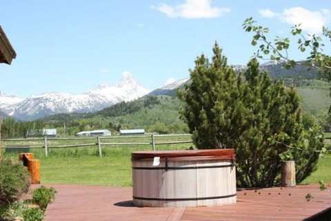 Enjoy Your Own Private Hot Tub At The Targhee Cabin In Wyoming