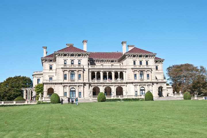 tours of newport mansions