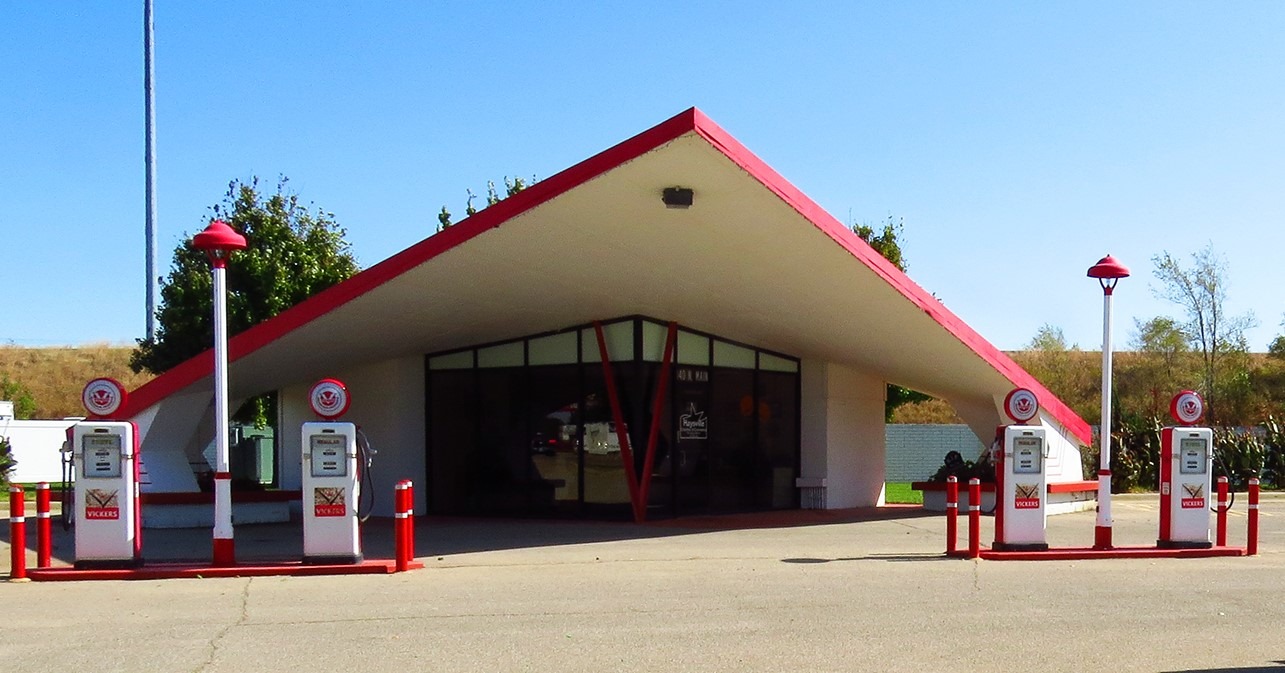 The First Batwing-Style Gas Station In Kansas