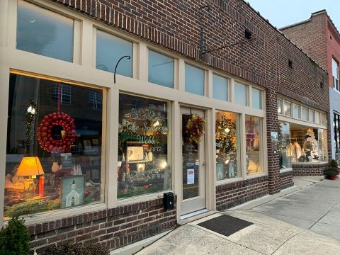 The Bookshop And Boutique At The Spider's Webb In Arkansas Will Have You Stuck Browsing For Hours