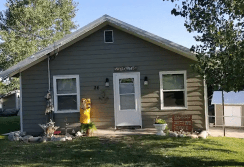 This Quaint Cottage On The Shore Of Lake McConaughy In Nebraska Will Make Your Summer Splendid