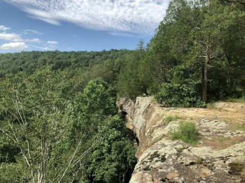 Owl Bluff Loop Trail Is A Challenging Hike In Illinois That Will Make Your Stomach Drop