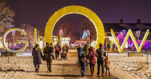 Enjoy Fair Food And Holiday Lights When You Visit This Dazzling Light Show In Minnesota