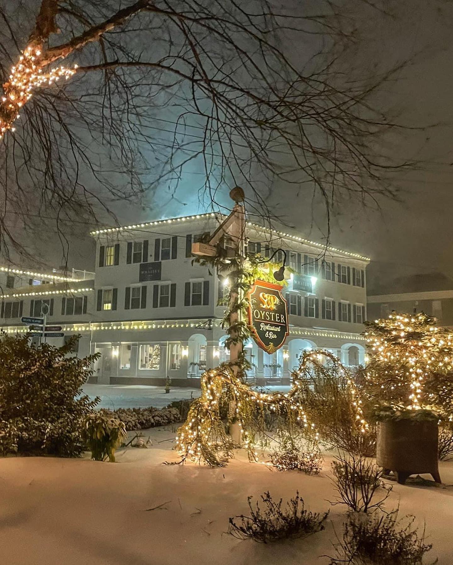 Christmas In These Connecticut Towns Looks Like a Hallmark Movie