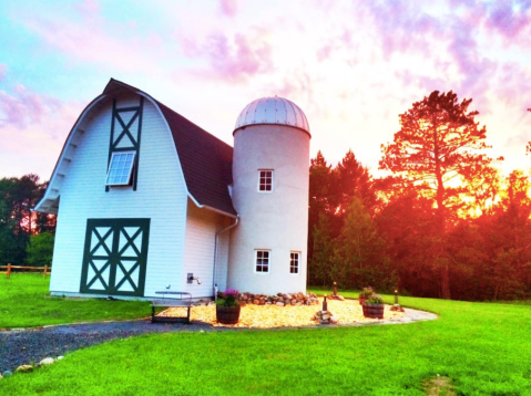 You'll Find A Countryside Oasis When You Book A Stay At This Beautiful Barn Airbnb In Minnesota