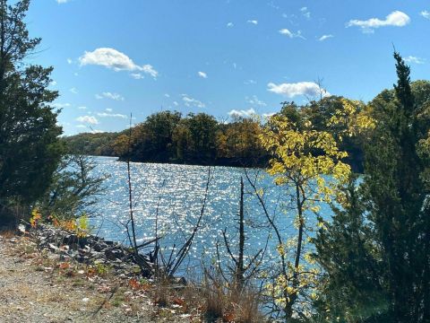 The Gorgeous 5-Mile Hike In Massachusetts’ Bare Cove Park Forest That Will Lead You Past A Sea Cove