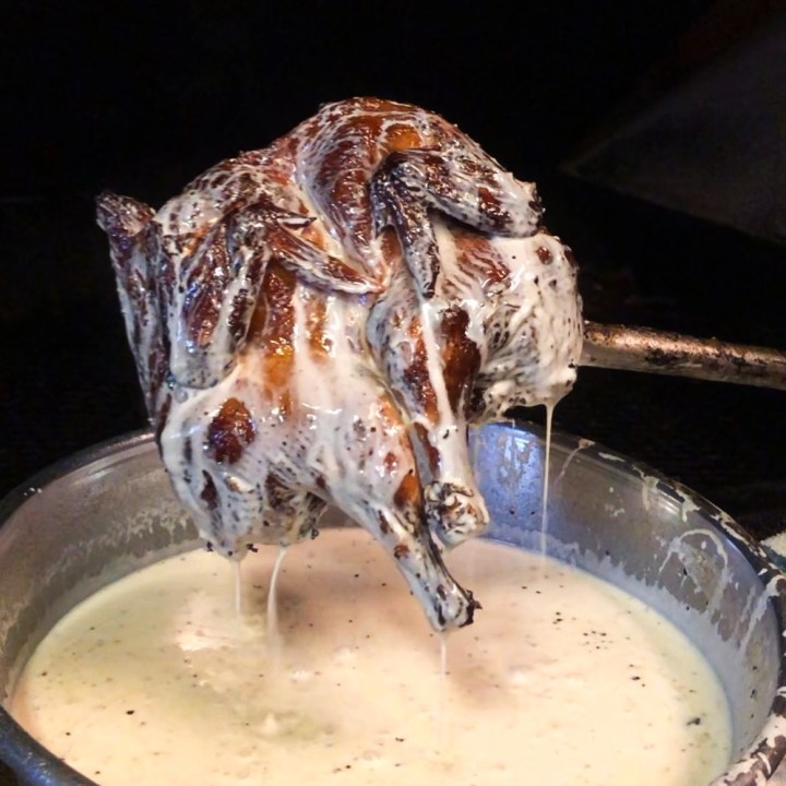 chicken with white barbecue sauce