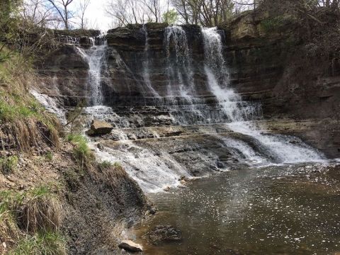 This Kid-Friendly Hike In Kansas Will Take You Along A Lake To A Stunning Waterfall
