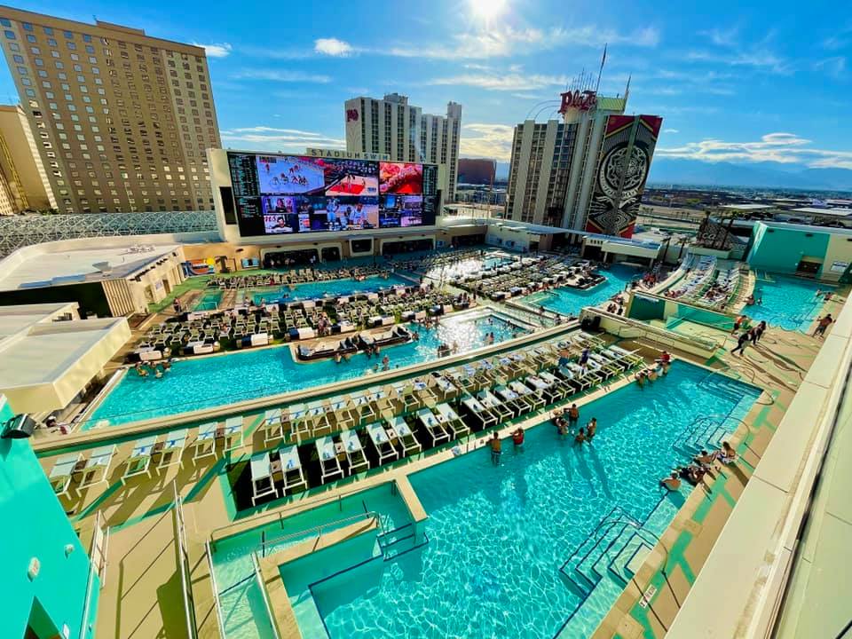 This Las Vegas Casino Resort Has Opened America's Biggest Pool Ampitheater  - Secret Los Angeles