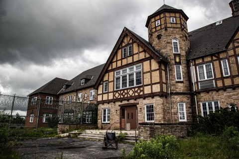 An Overnight Ghost Tour Of The Abandoned Cresson Sanatorium In Pennsylvania Is Not For The Faint Of Heart
