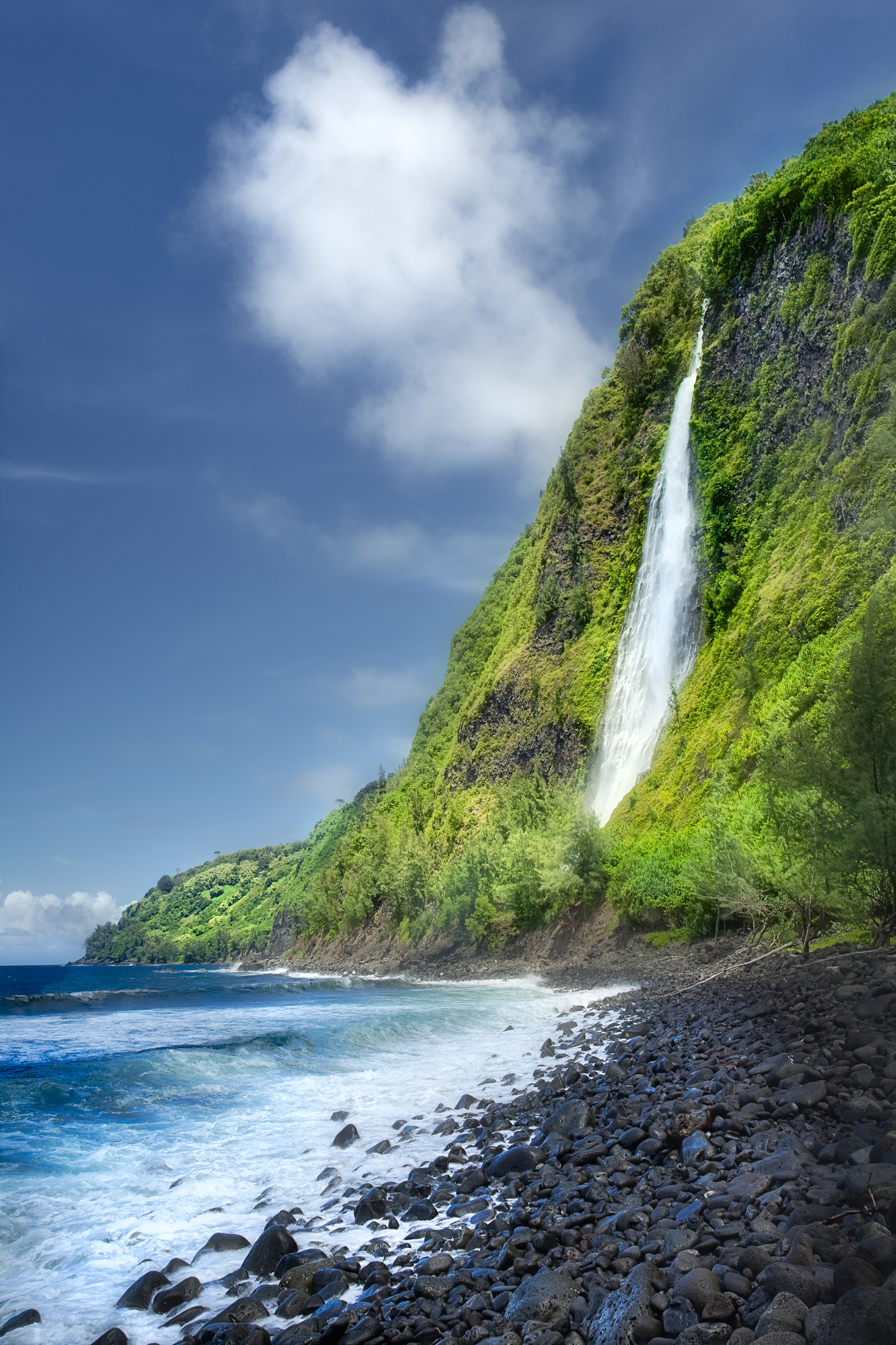 Visit This Hawaii Beach With A Waterfall In Waipio Valley