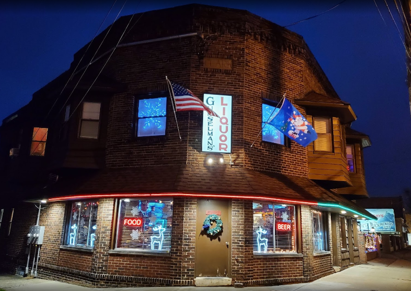 West Town liquor stores, bar held up at gunpoint overnight