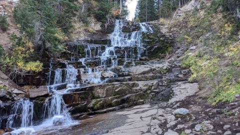 Mother Nature Won't Cease To Amaze You Along This 2-Mile Hiking Trail In Utah