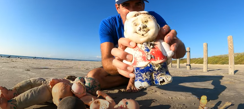 Terrifying Baby Dolls Keep Washing up on a Texas Beach. Take a Look.