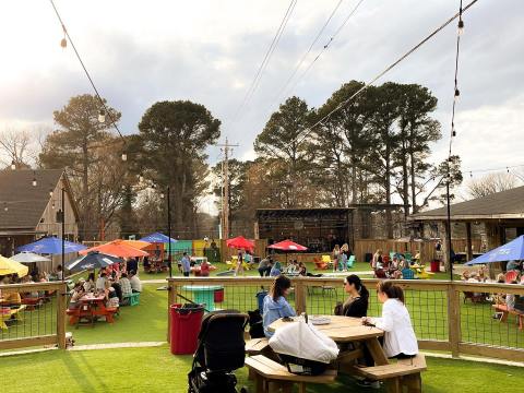You Must Taste The Smoked BBQ At This Unique Outdoor Restaurant In Mississippi