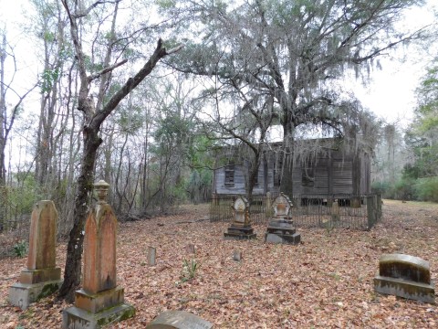 The Story Behind This Small Town Cemetery In Alabama Will Chill You To The Bone