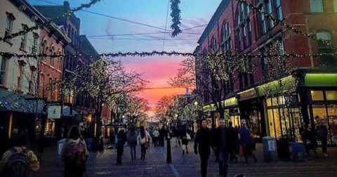 At Christmastime, This Vermont Town Has The Most Enchanting Main Street In The Country