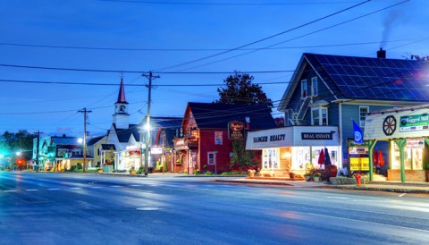 This New Hampshire Christmas Town Is Straight Out Of A Norman Rockwell Painting