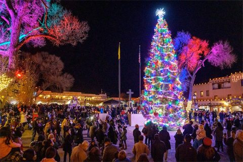 This New Mexico Christmas Town Is Straight Out Of A Norman Rockwell Painting