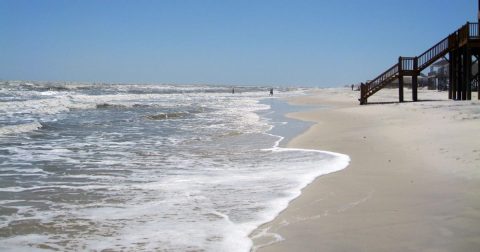 7 Beaches In Alabama That Are Like A Caribbean Paradise In The Summer