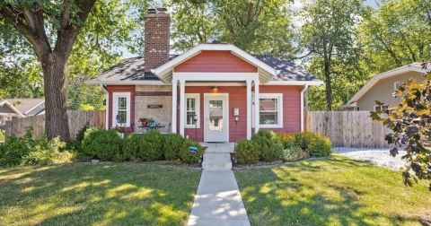 Enjoy Some Much Needed Peace And Quiet At This Charming Indiana Cottage