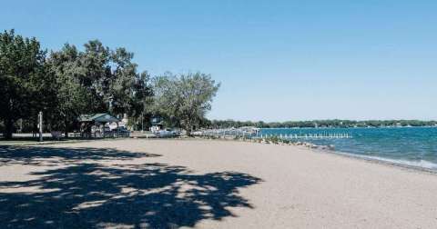 The One Pristine Inland Beach In Iowa That Will Make You Swear You're On The Coast