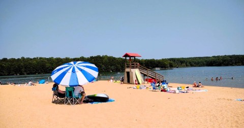 The One Pristine Inland Beach In Virginia That Will Make You Swear You're On The Coast