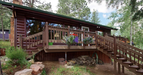 Sleep At The Base Of Pikes Peak At This Wondrous Cabin In Colorado