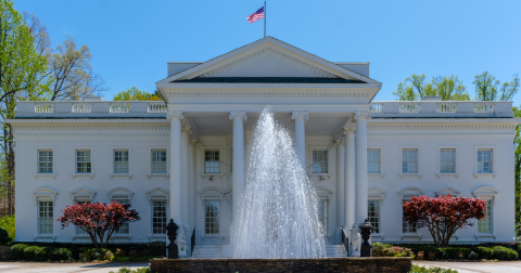 Enjoy A Taste Of The Presidential Life When You Spend The Night At Georgia's Very Own White House