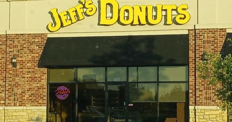 The Glazed Donuts From Jeff's Donuts In Indiana Are So Good, They Practically Melt In Your Mouth