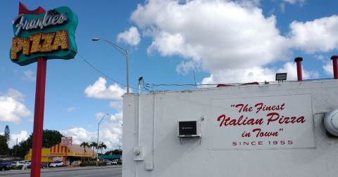 This 68-Year Old Pizza Place Is One Of The Most Nostalgic Destinations In Florida
