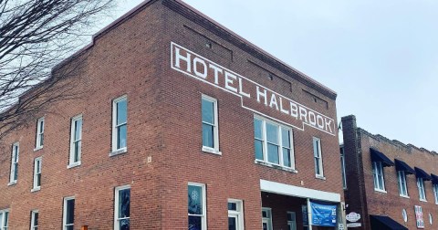A Little-Known Slice Of Tennessee History Can Be Found At This Railroad Hotel